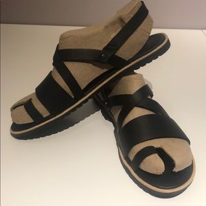 Sorel Ella Criss Cross